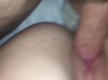 Трахаю ее тугую мокрую киску своим большим хуем
