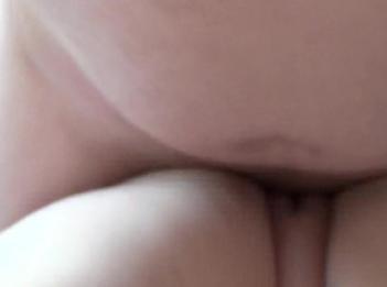 Крупным планом вид чертовски киска и кончил