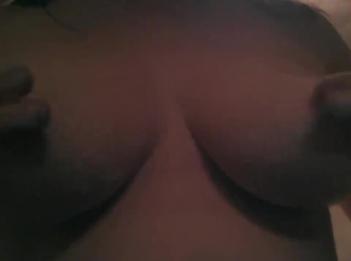 прыгающие сиськи