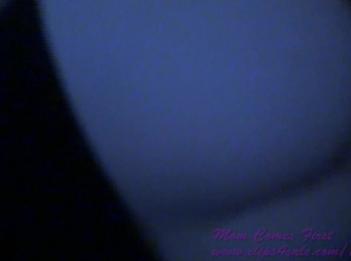 Мамаша разделяет ее кровать  Брианна Бич  мама приходит первой