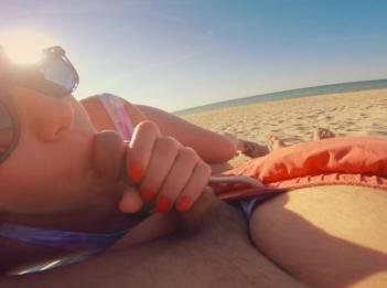 Кончи мне на нос и солнцезащитные очки Рискованная рыжая на публичном пляже в любительском видео быстрый минет в любительском видео