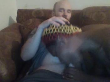 Ebony Queen медленно сосет и заглатывает все за оральный кремпай