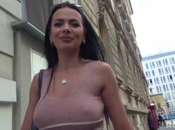 НЕМЕЦКИЙ СКАУТ  ФОТО МОДЕЛЬ MILF SHALINA BEI SHOOTING OHNE GUMMI GEFICKT