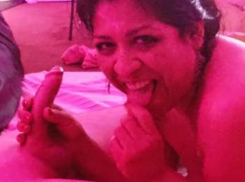 PNP домашнее 3some Bf делится GF с  лучшим другом и он просто не может получить достаточно