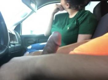 AM BJ ее новый парень на работе а мне отсасывают мой член