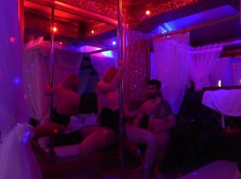 Мама танцует для пасынка а потом трахает его Подержанный подросток