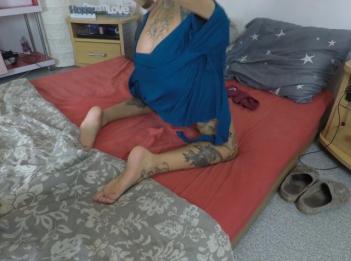 БОЛЬШОЙ гигантский фаллоимитатор растянул мою киску Киска зияет