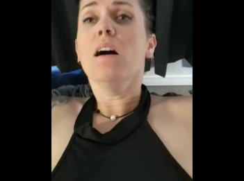 Пышная мамаша оттрахана в попку и любит это