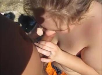 Писает и сосет член на улице глотает сперму