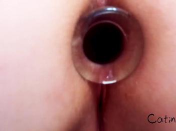 Мамаша первый анальный секс после масляного массажа крупным планом