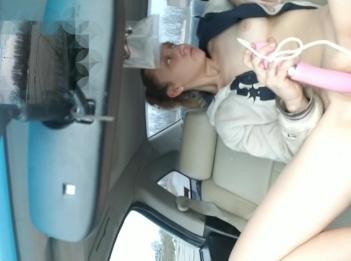 Публичная мастурбация киска кончает