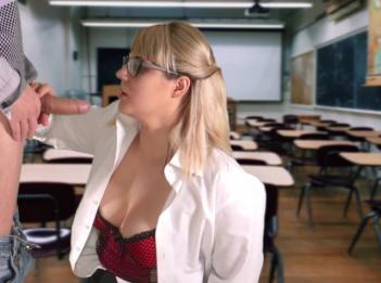 Учитель отсосал ученику в классе