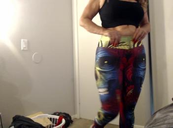 ЕСТЬ МОММИС большой жопой монстра