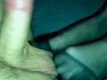 Любительская футджоб  48 нейлоновые чулки пинают и пихают шарики горячая сперма