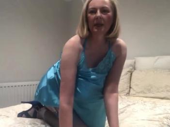 Атласная неглиже игра Аннабель