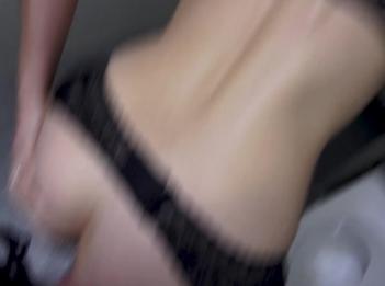 MAMAN PROSTITUEE SE FAIT ENCULER DANS LES CHIOTTES PUBLIQUES SANS CAPOTE