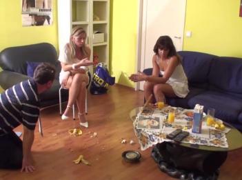 Доминирующие дамы унижают рабынь на вечеринках женского доминирования