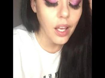 Я показываю тебе свои снимки с другими парнями и потом трахаю тебя