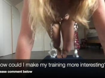 Тренировка раба тренировка с пыткой соском  зажимы с грузом  Painslut