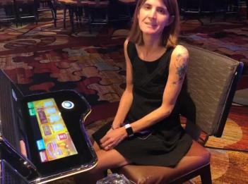 тощая татуированная бабушка сборник сперма в жопе