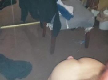 Сексуальная всезнайка милфа получает высокие дутьевые облака и дует член