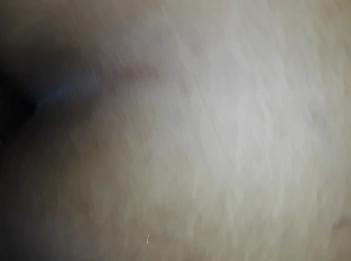 Ей нравится когда я кладу этот член глубоко в ее живот