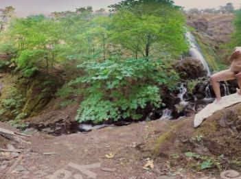 Вкусная сочная сексуальная милфа из Yanks мастурбирует