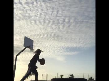 Лучший баскетбол с двумя большими сиськами и жесткой задницей