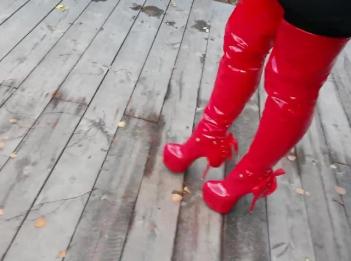 Леди L ждет и курит