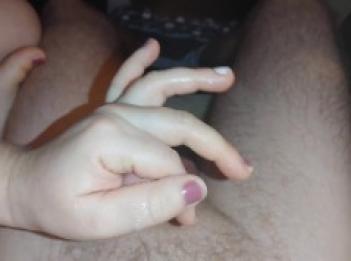 Госпожа Е открывает маленький хуй раба целомудрия для дразнилки и прерванного оргазма перед повторной блокировкой